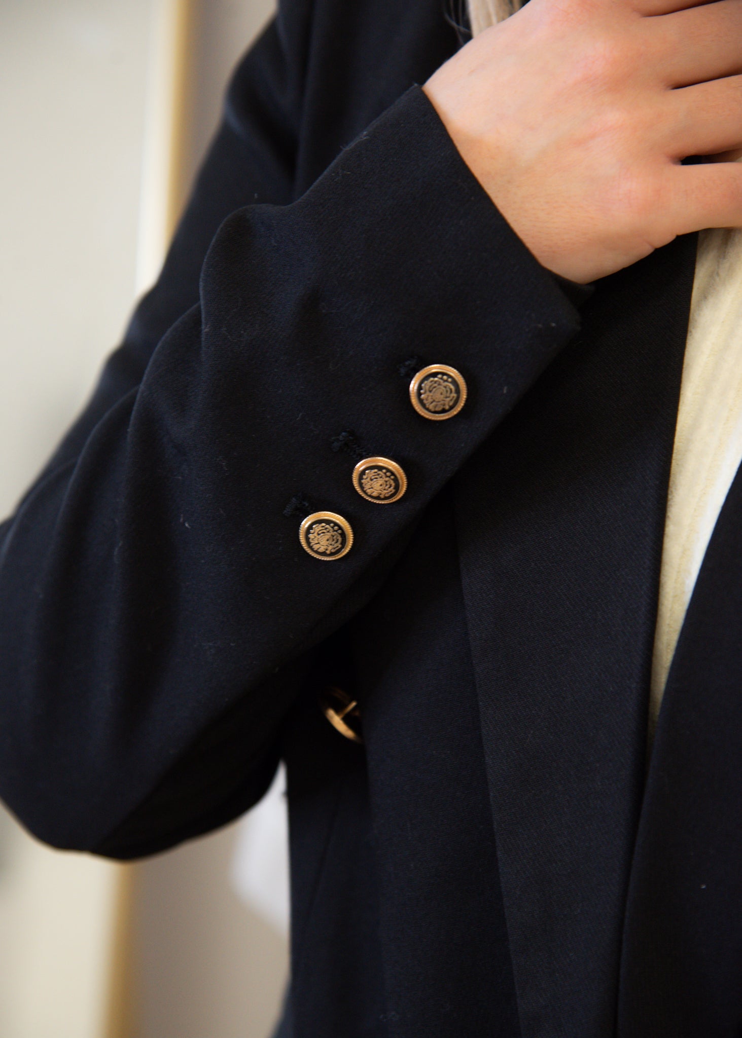 The Elma Loose Gold Button Blazer Black S 36