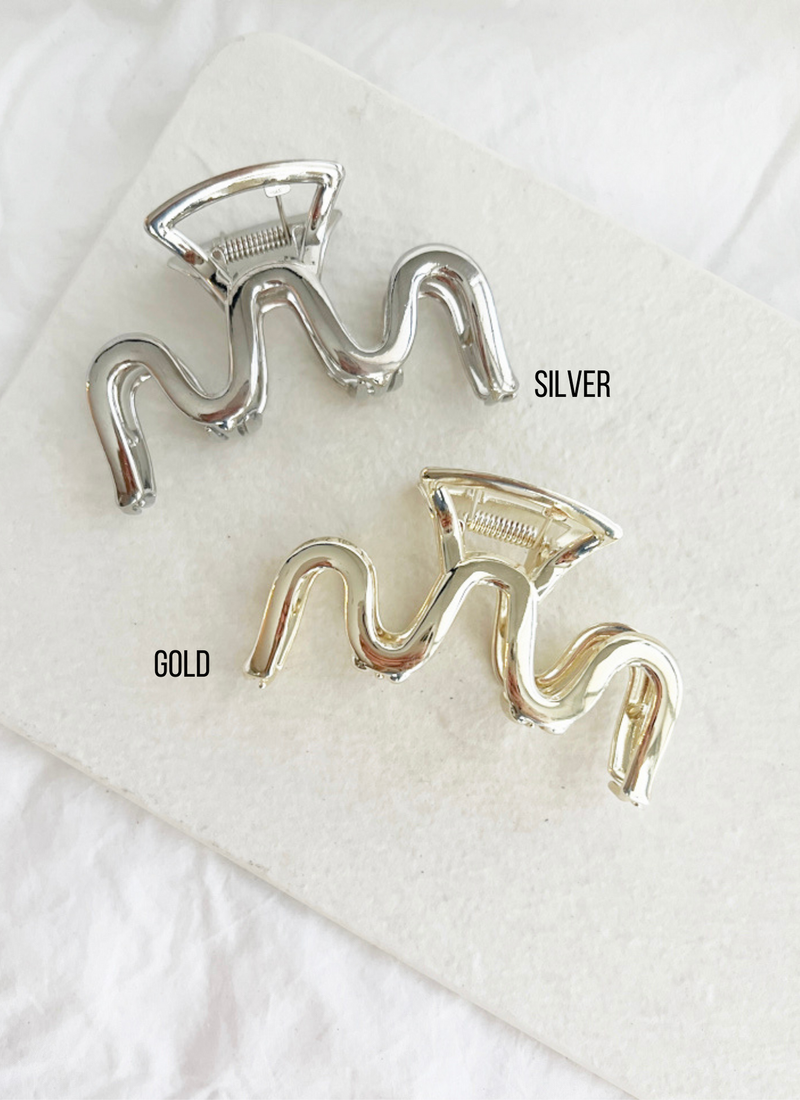 The Abbie Wavy Metallic Hair Claw